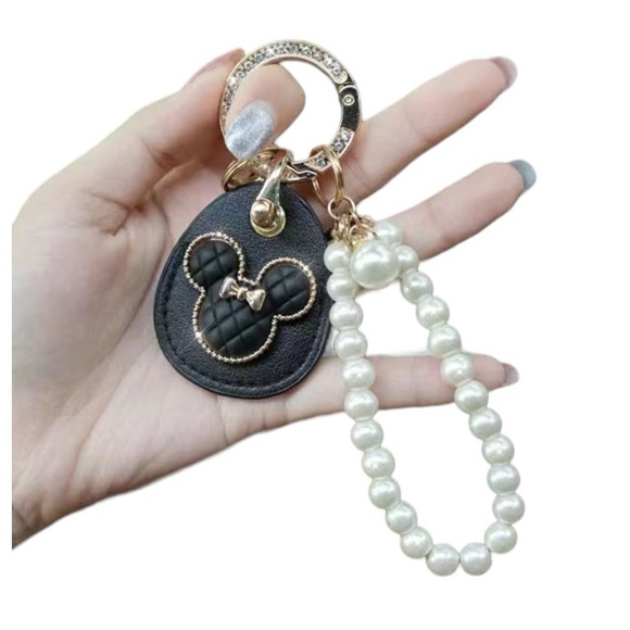 NWT Faux Pearl Beaded Bracelet Keychain Black Minnie Mouse Ears Pattern … - Picture 1 of 5